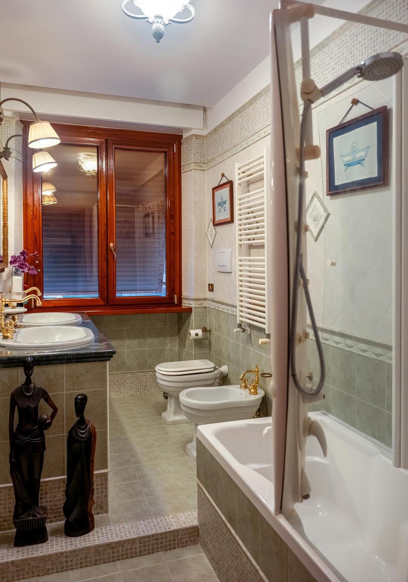 Отель Regal House Roma Navigatori 23 Экстерьер фото