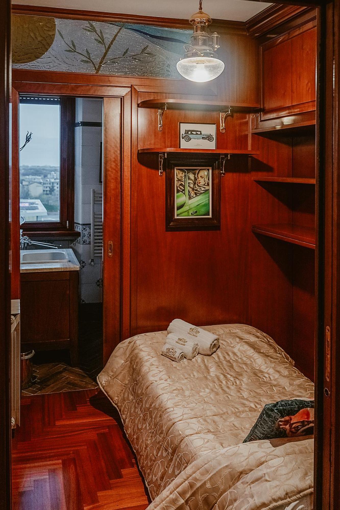 Отель Regal House Roma Navigatori 23 Экстерьер фото