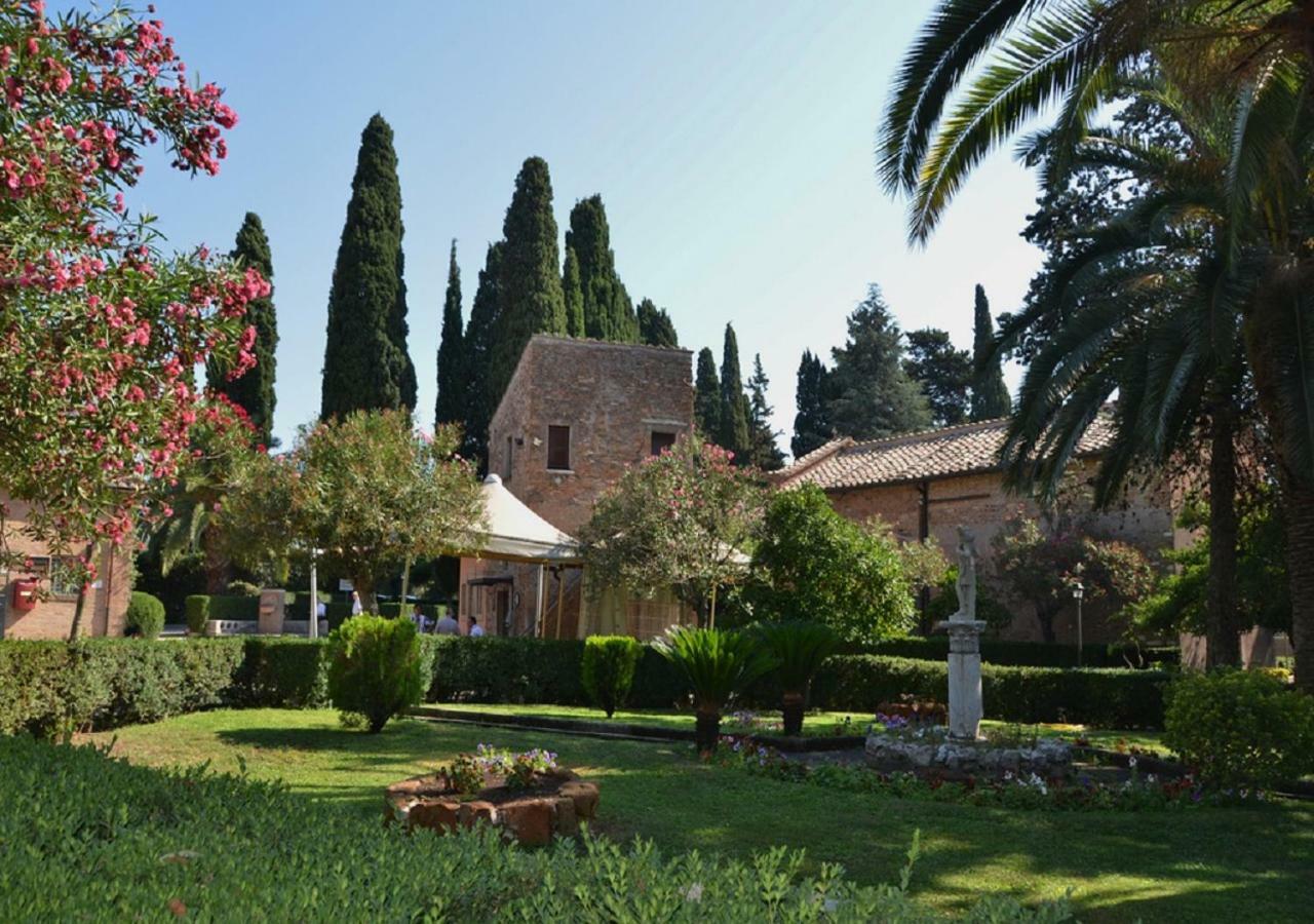 Отель Regal House Roma Navigatori 23 Экстерьер фото